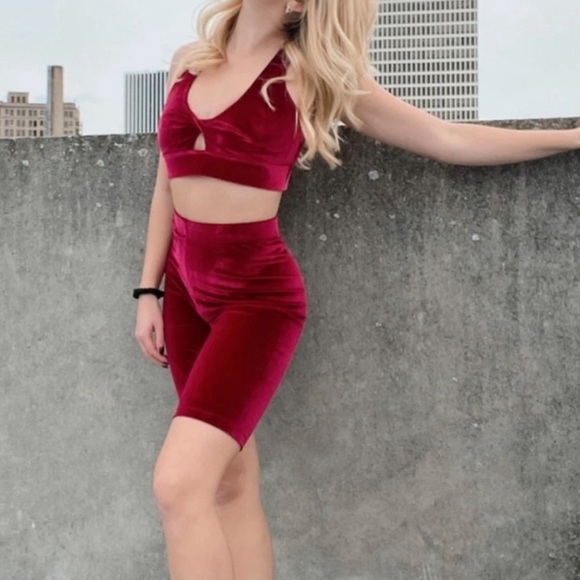 Fabletics High Waisted Velour Bike Shorts size S💥New with tags Stretchy sexy - Picture 2 of 12